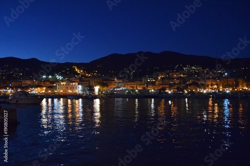 Panorama di Sanremo con porto sul mare in blue hour