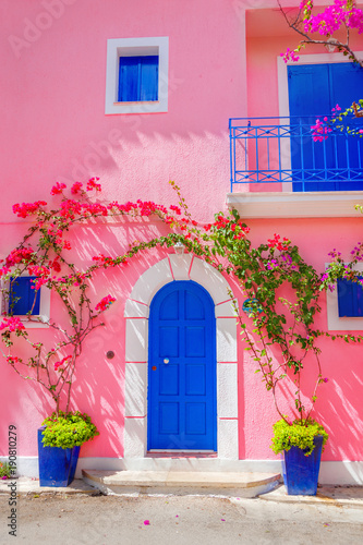 Fototapeta Naklejka Na Ścianę i Meble -  Old wooden door