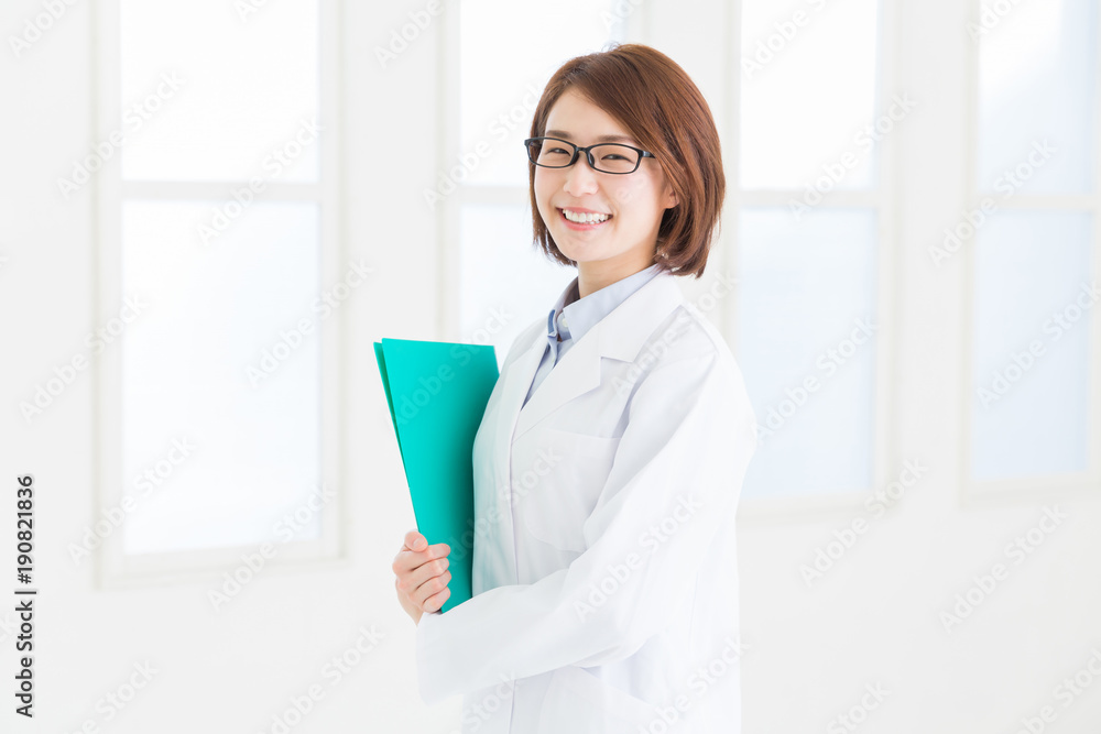 白衣の女性　ファイル