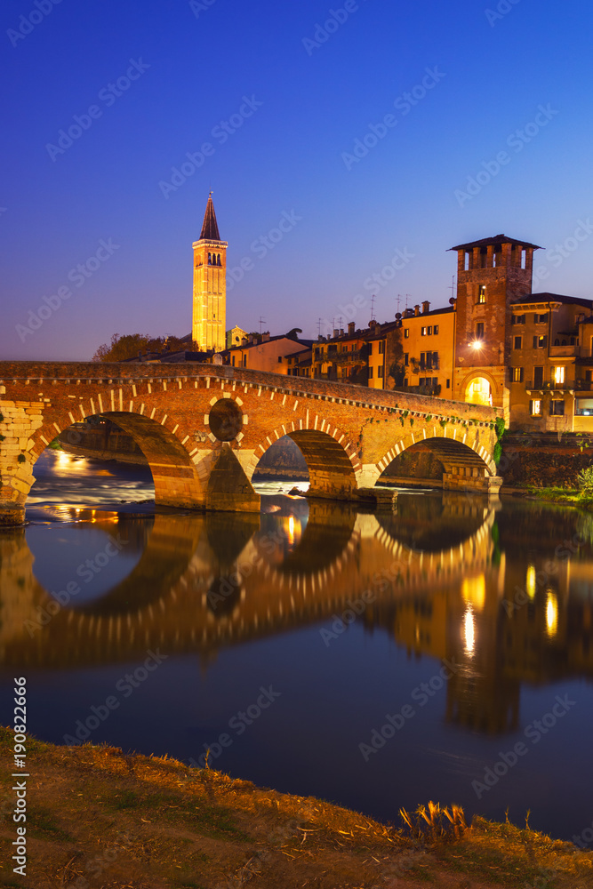 Verona - Pietra bridge at night