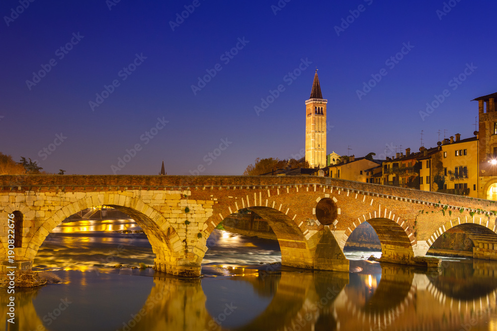 Verona - Pietra bridge at night