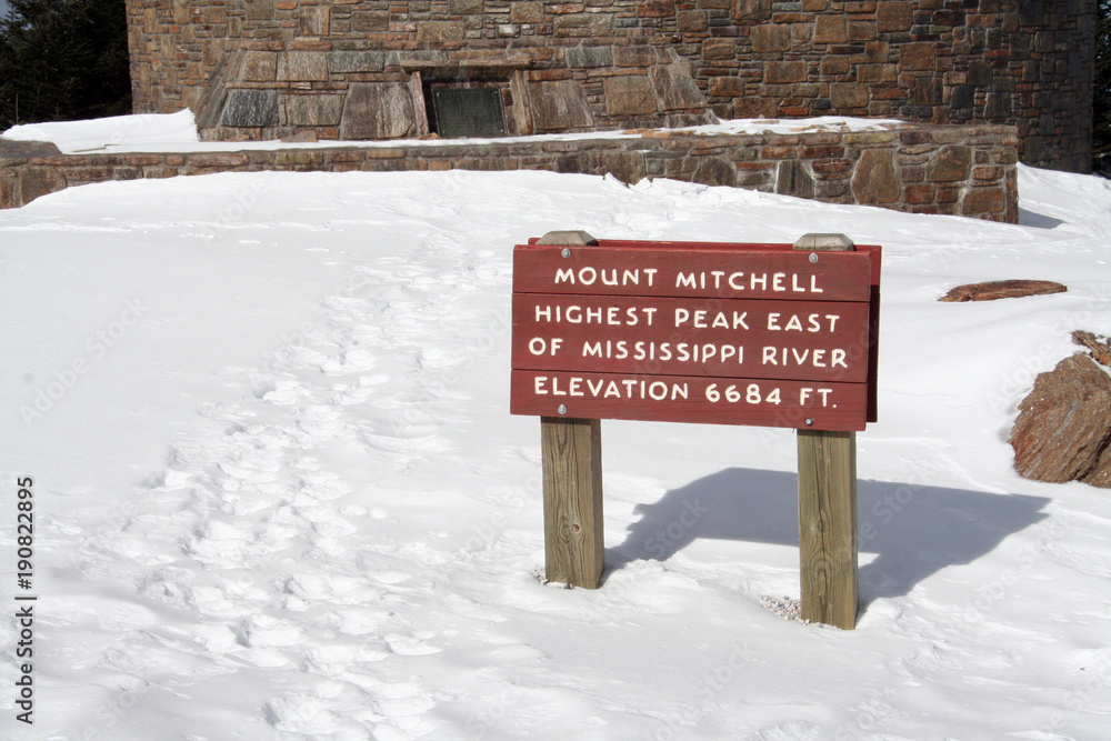 Naklejka premium mount mitchell sign in north carolian mountains.