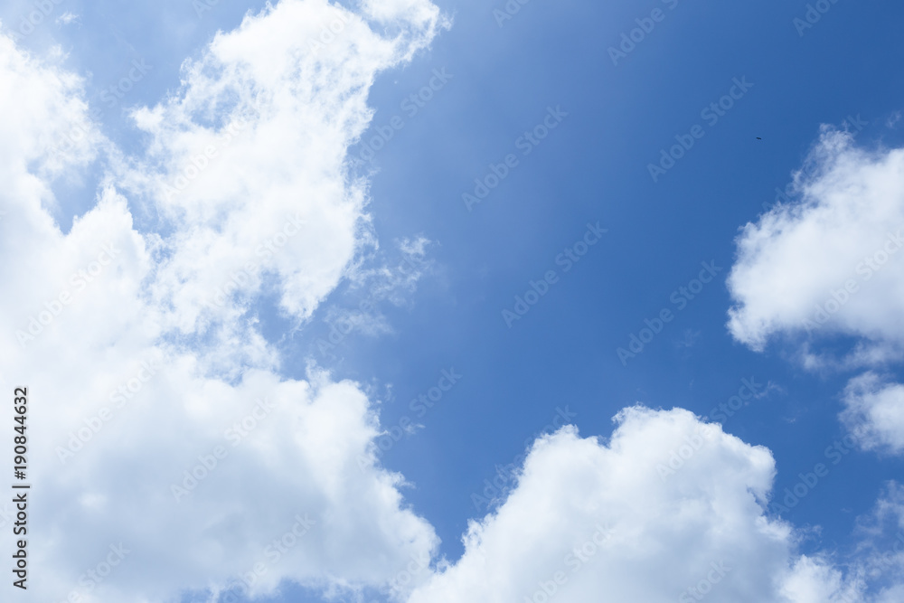 Obraz premium white clouds in the blue sky