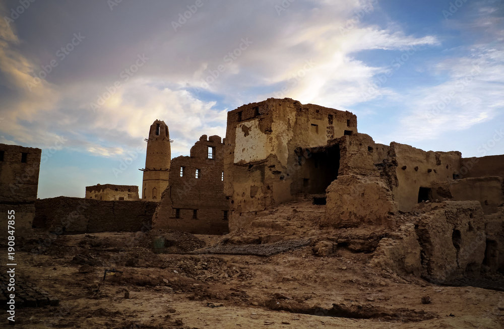 Exterior view to Al-Qasr old town and mosque, Dakhla oasis, Egypt Exterior view to Al-Qasr old town and mosque, Dakhla oasis, Egypt