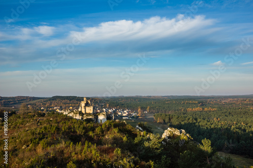 Castle in Mirow on the Jura Krakowsko-Czestochowska, Poland © Artur Bociarski