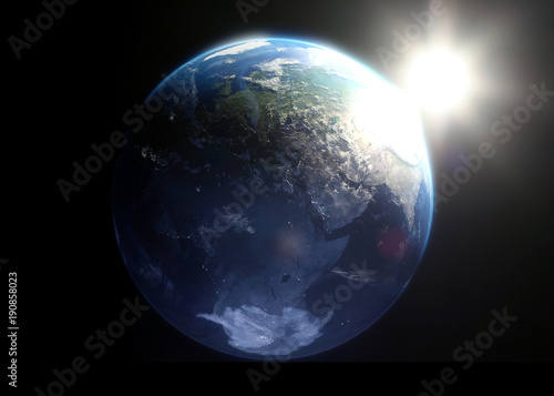 Erde mit glei  endem Sonnenlicht