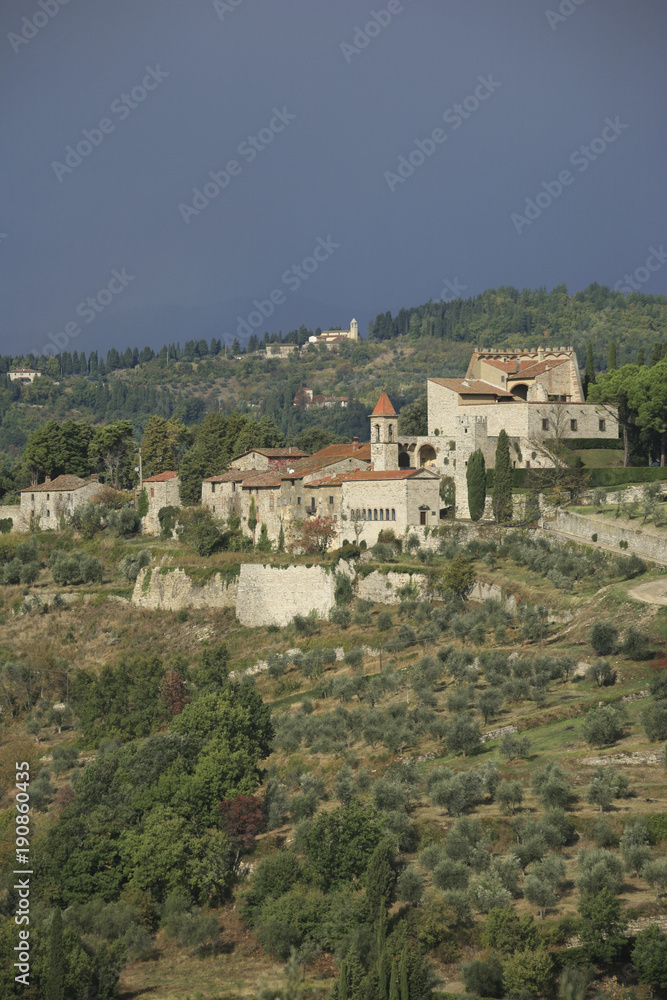 Italia, Toscana, Firenze, il castello e borgo di Nipozzano.