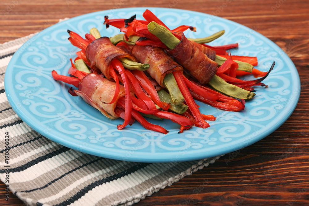 Delicious bacon-wrapped green beans and pepper bell, healthy and