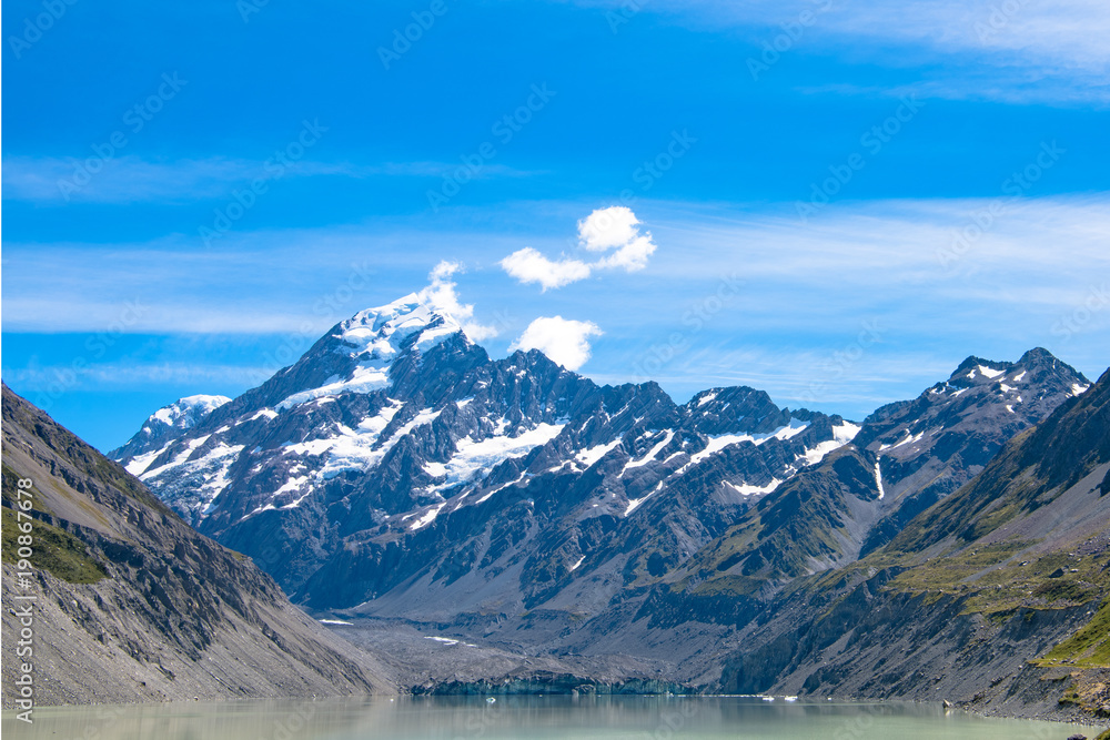 Mt Cook (Aoraki) in Hooker Valley, this is of the famous tourist attraction in New Zealand.