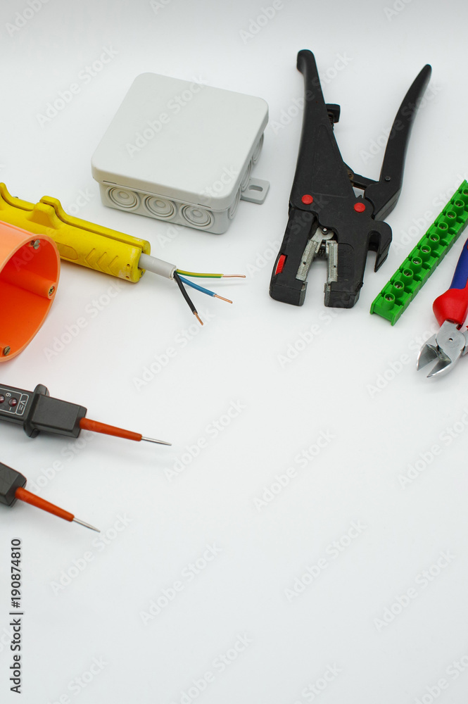 Grundausstattung elektriker werkzeug - Elektro werkzeug set Stock-Foto |  Adobe Stock
