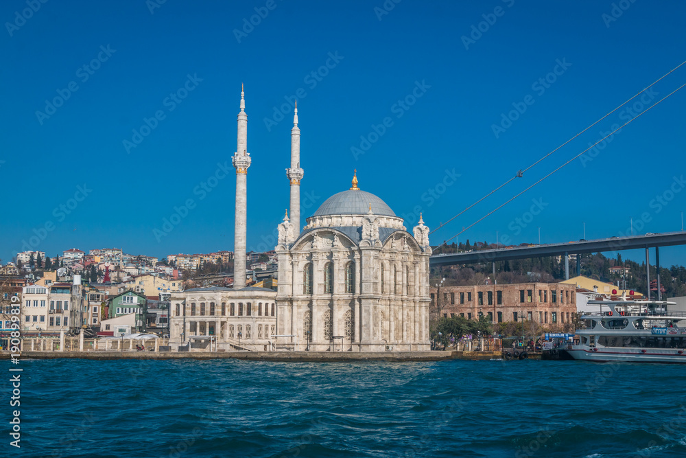 Fototapeta premium Ortakoy Mosque in Istanbul