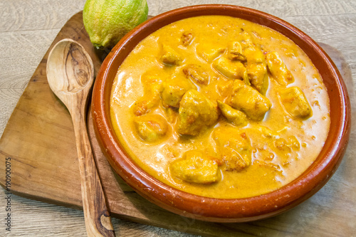 poulet au curry et lait de coco photo