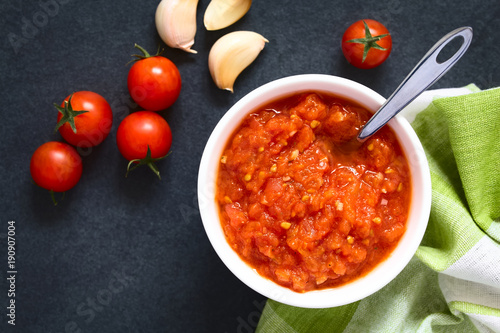 Canvas Print Homemade traditional Italian marinara or pomodoro tomato sauce made of fresh tom