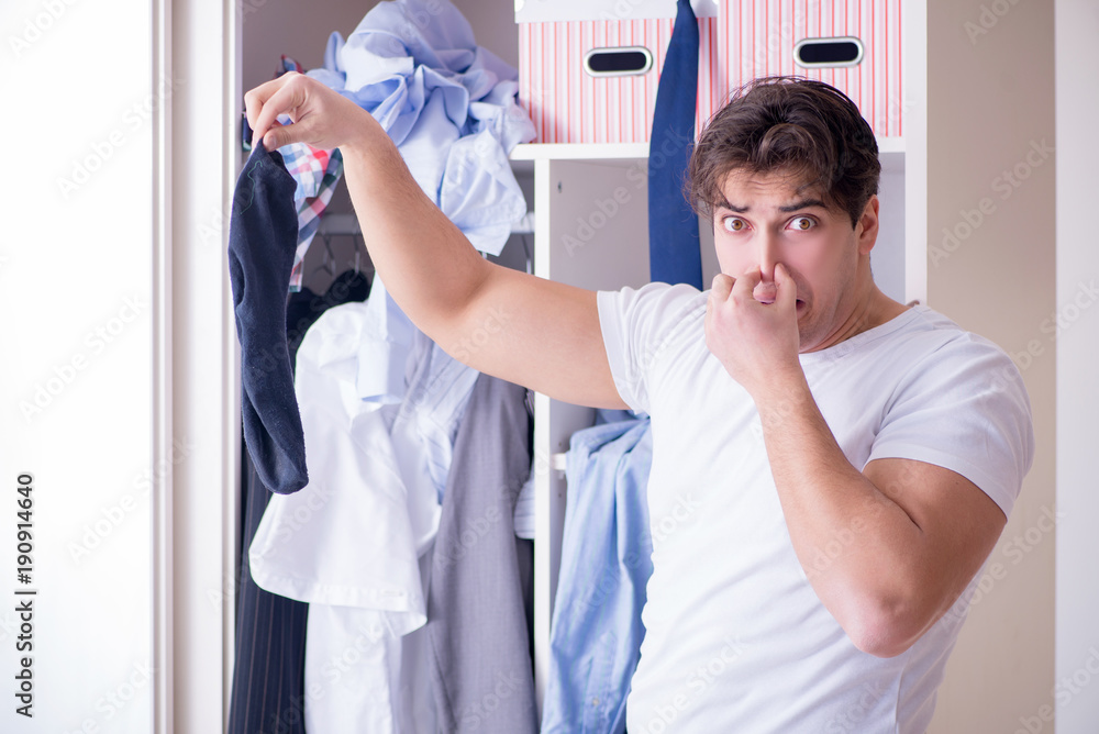 Man helpless with dirty clothing after separating from wife Man helpless with dirty clothing after separating from wife