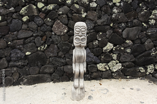 Tiki of Puuhonua o honaunau, Hawaii photo