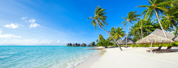Wandcirkels Bali Zomerse zon op tropisch strand  © eyetronic