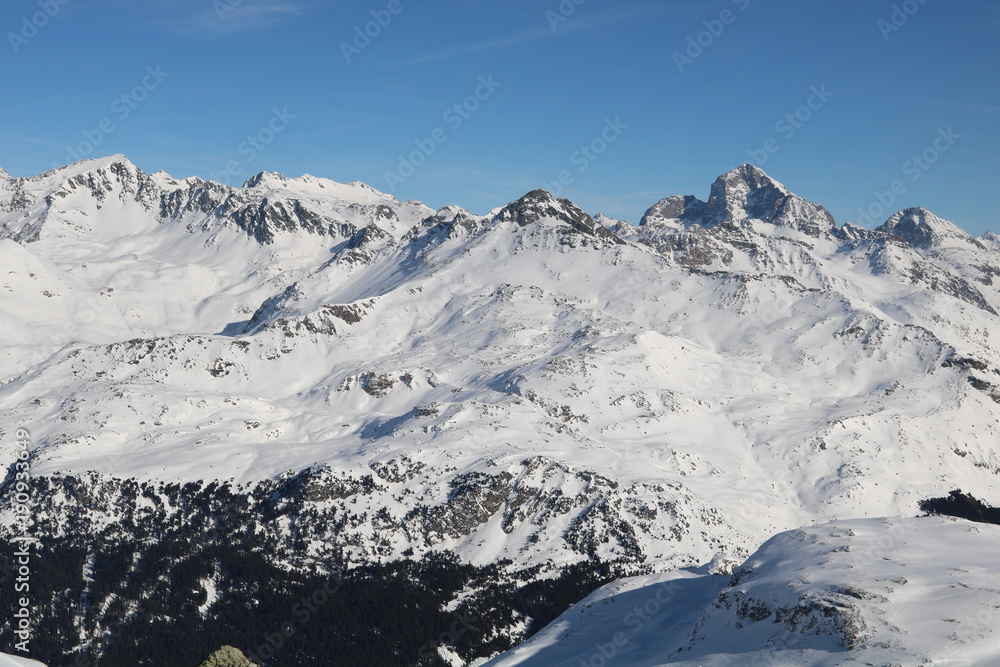 Skitourenparadies Bivio, 
Blick von Crap da Radons 2370m
auf Piz d´Err- Gruppe.