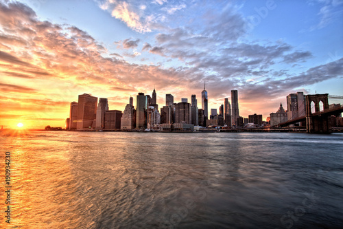 Canvas Print New York City Lower Manhattan with Brooklyn Bridge at Sunset