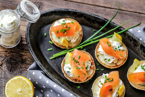 Photos blinis saumon fumés et crème ciboulette