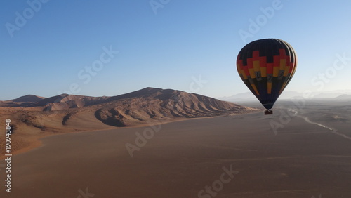 Ballonflug über der Wüste