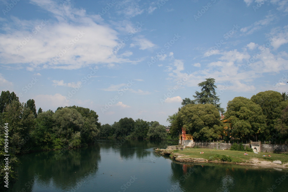 Paese in riva al fiume