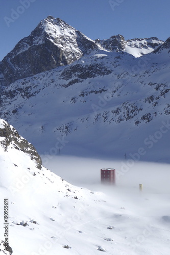 Skitourenparadies Bivio,
Julierpasshöhe in Nebelbank 
mit Piz Polaschin 3013m. photo