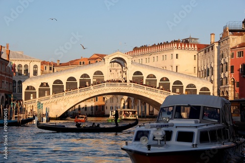 Pont du Rialto, Venise, Italie © aure50