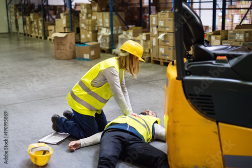 Foto Warehouse workers after an accident in a warehouse.