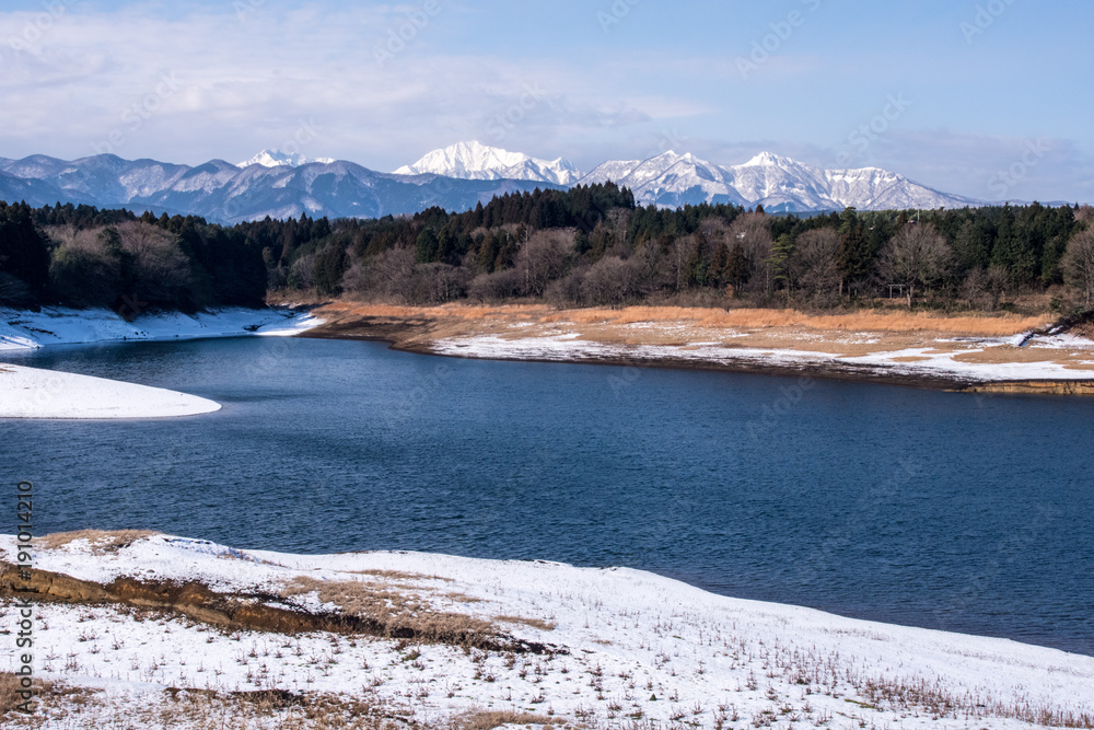 日本、鳥取県、大山、大山池と伯耆富士、人気の山、冬の冠雪