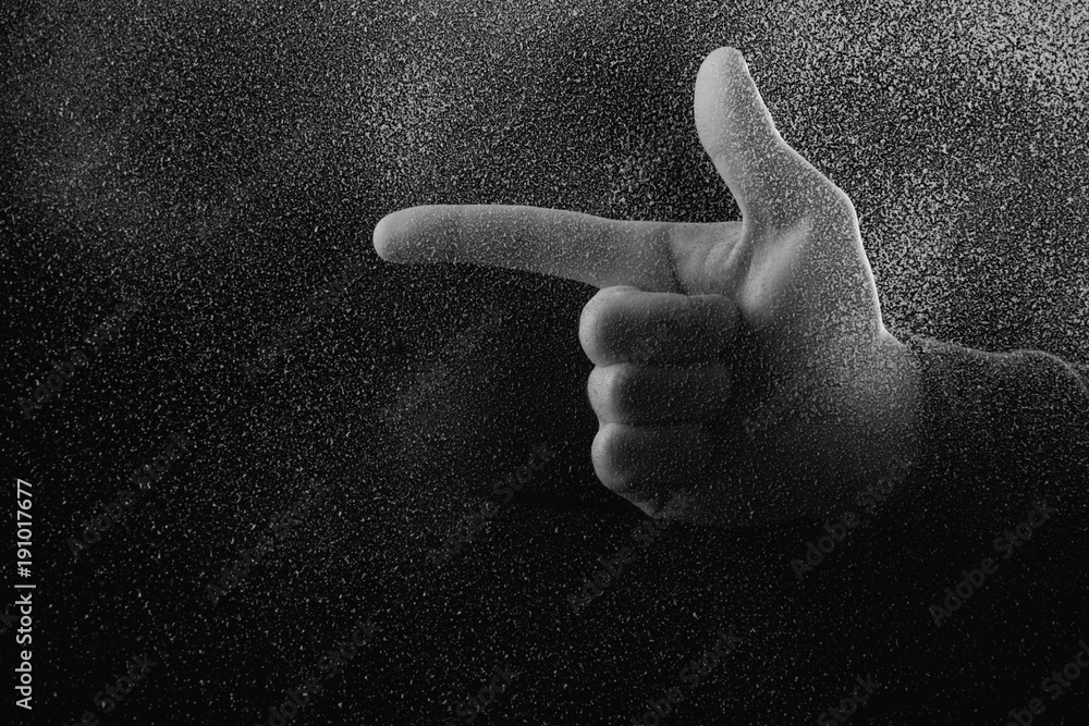 Φωτογραφία cropped shot of person pointing away with finger in darkness