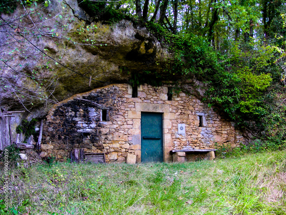 Rockshelter, les Eyzies de Tayac, Dordogne, France Rockshelter, les Eyzies de Tayac, Dordogne, France