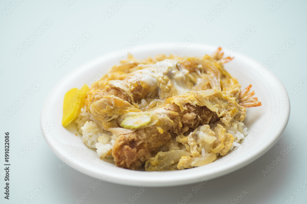 エビ綴じ丼
エビ綴じ丼