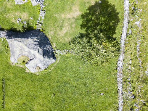 Vista aerea della Val di Mello, una valle verde circondata da montagne di granito e boschi, ribattezzata la Yosemite Valley italiana dagli amanti della natura. Val Masino, Valtellina, Sondrio. Italia photo