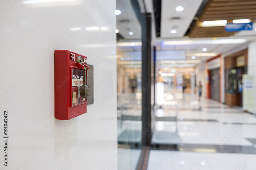 Fire alarm on the wall of shopping mall warning and security system foto de  Stock | Adobe Stock