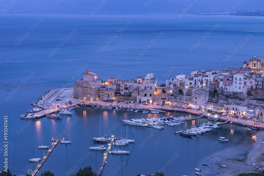 Marina di Castellammare del Golfo al calar della sera, Sicilia