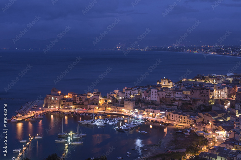 Marina di Castellammare del Golfo al calar della sera, Sicilia
