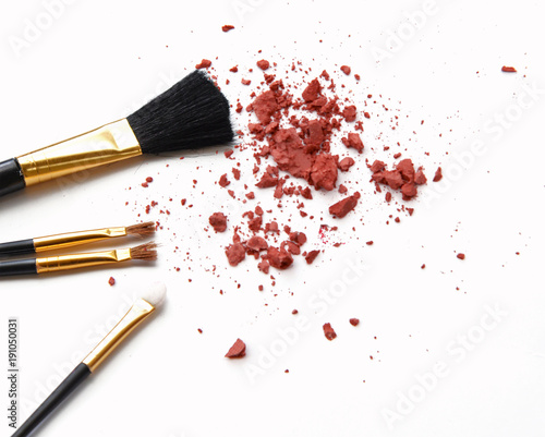 blush make up set with crushed make up powder.