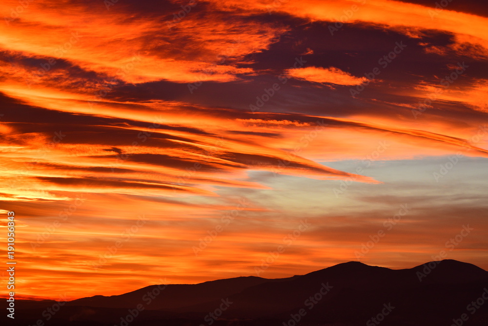 ciel enflammé au dessus des collines niçoises ciel enflammé au dessus des collines niçoises