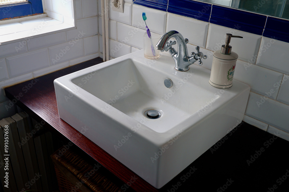 Fototapeta premium Lavabo d'une salle de bains 