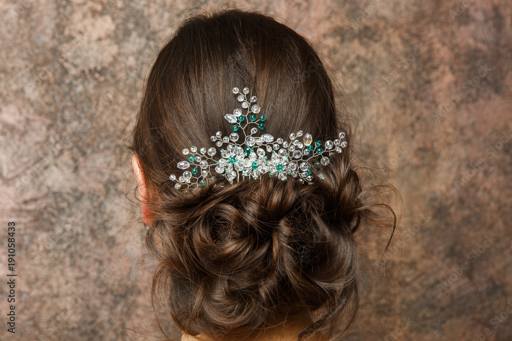 Naklejka premium Image from back of brunette with hairdo and diadem