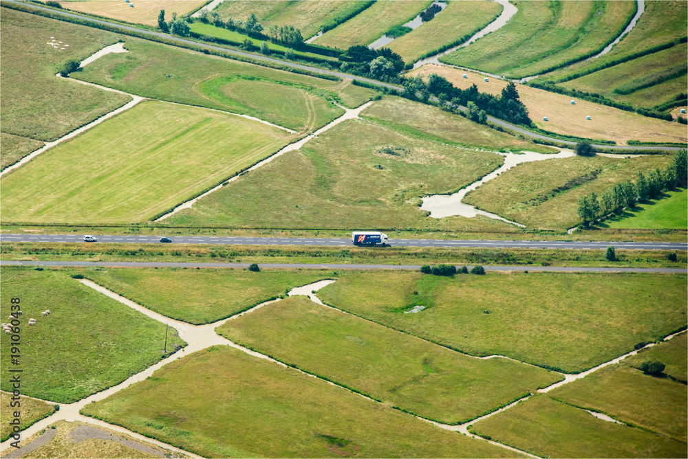 Vue aérienne de champs à Le Perrier en Vendée en France