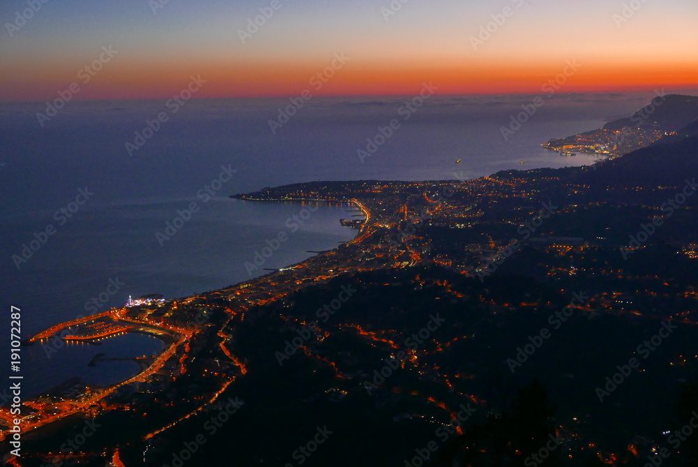 crépuscule sur la côte d'azur crépuscule sur la côte d'azur
