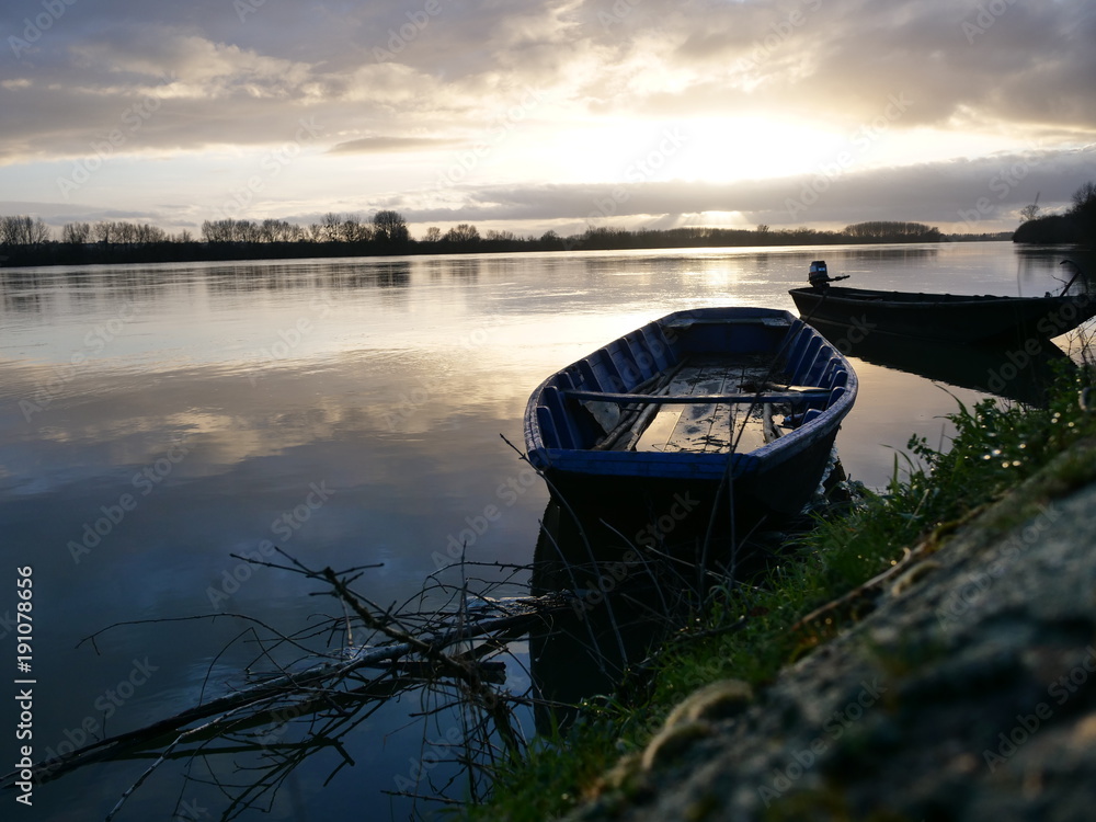 Barque Sur Le Bord De La Rive De Loire A Nantes Stock Photo Adobe Stock Barque Sur Le Bord De La Rive De Loire A Nantes Stock Photo Adobe Stock