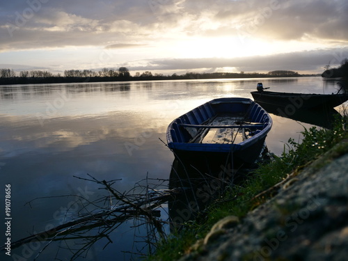 Barque sur le bord de la rive de Loire à Nantes
