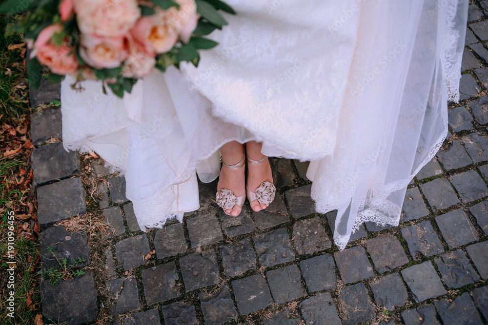 bride feet shoes bouquet stone road outside bride feet shoes bouquet stone road outside