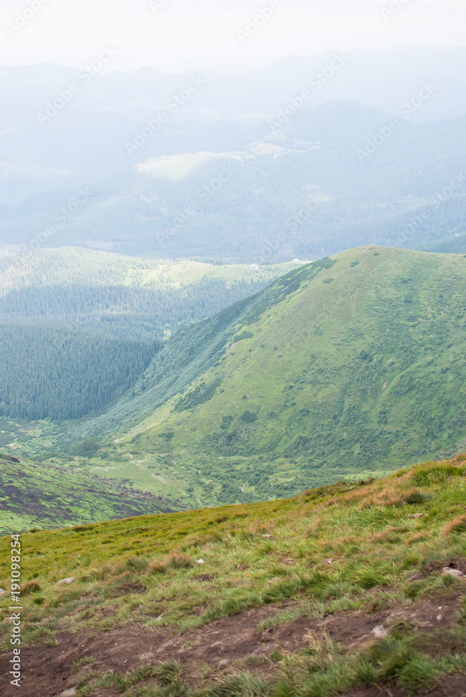 Obraz premium Blue horizon and Carpathian mountains in Ukraine 