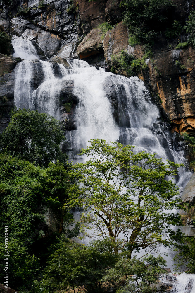 Obraz premium Waterfall in Sri lanka.