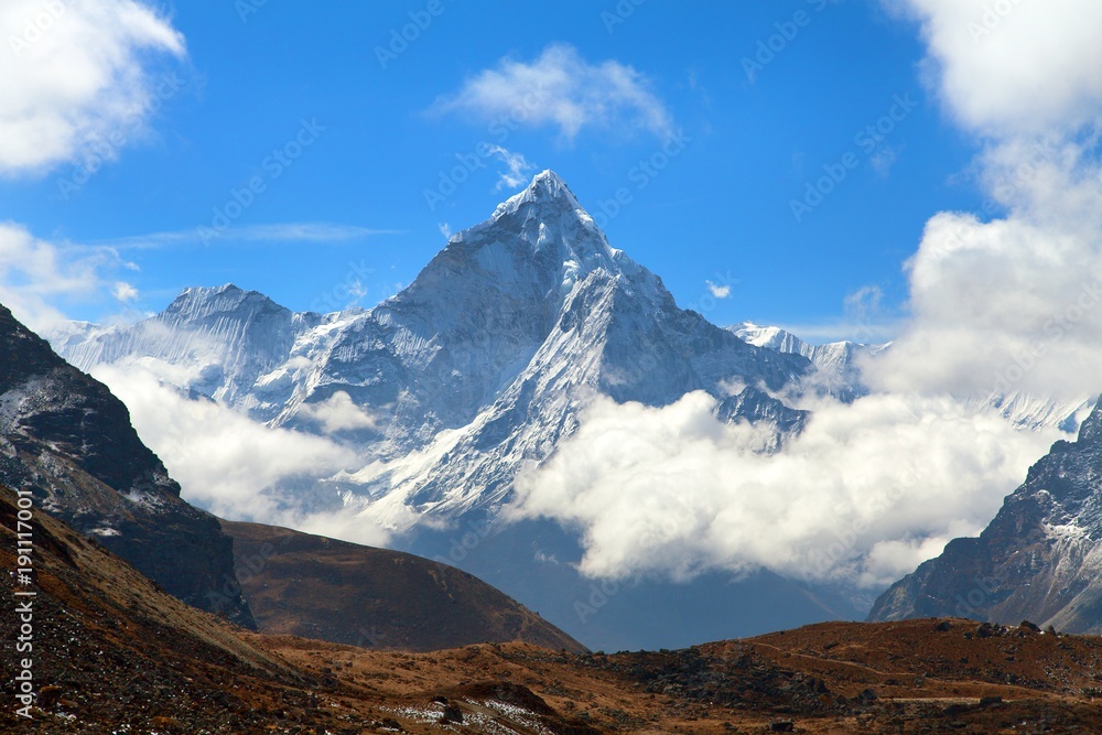 Fototapeta Mount Ama Dablam within clouds, way to Everest base camp