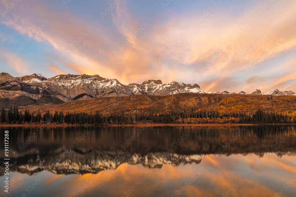 Fototapeta premium Blue and Gold Sunset in Jasper National Park, Canada