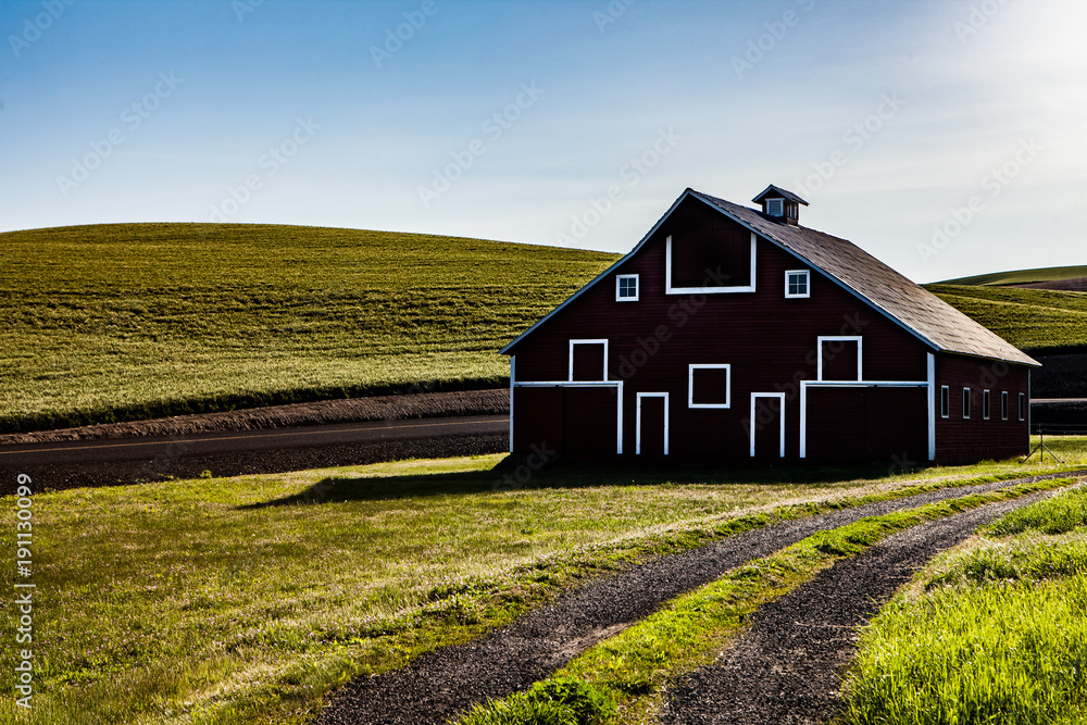 Rolling Hills with Barn in The Palouse